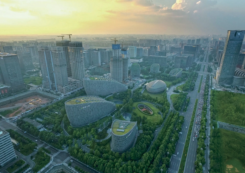 新华社记者专访成都兴城集团董事长如何与城市共启未来