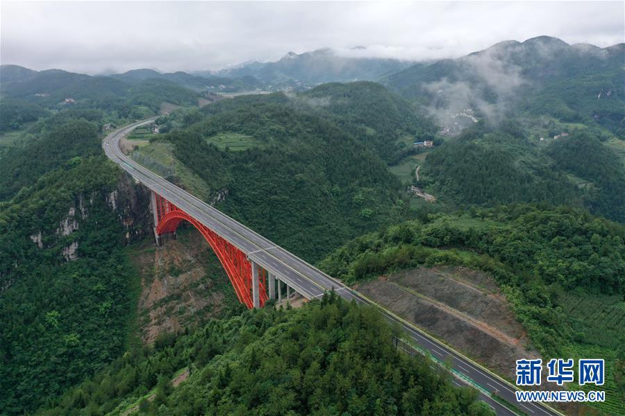 #（经济）（1）湖北宣鹤、建恩高速建成通车